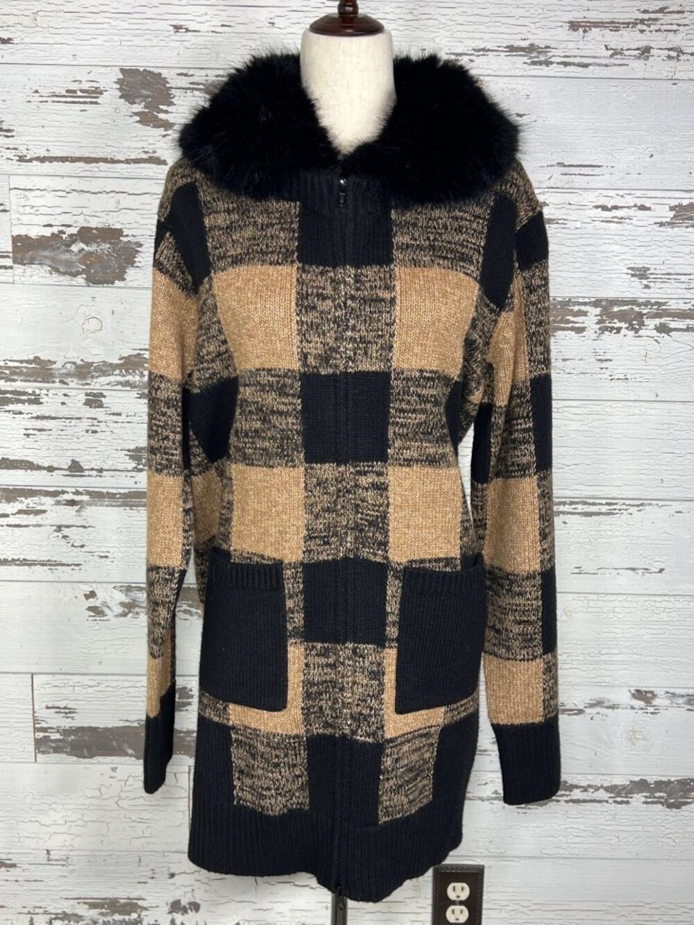 CABI Hot Toddy Cardigan Black and Tan Faux Fur Removable Collar Sz L #4814 NWOT - Picture 2 of 6